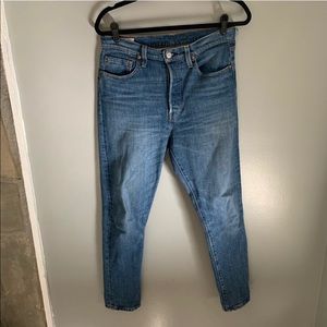 Levi’s 501 Medium Wash Jeans 28